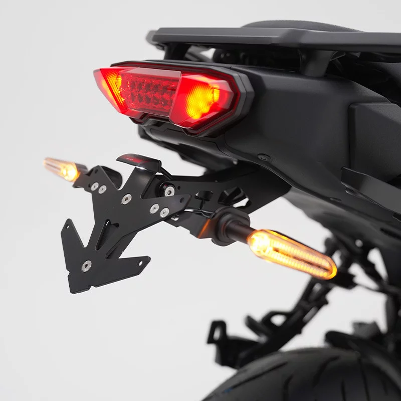 SUPPORT01222 : Soporte de matrícula BCD Design 2025 Yamaha Tracer 9