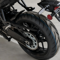 07200 : Extensión de protección de cadena Pyramid Yamaha Tracer 9